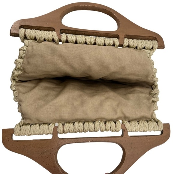 VINTAGE 70’s Macramé Boho Strawberry Handle Cream Woven Clutch Boho - Picture 8 of 8